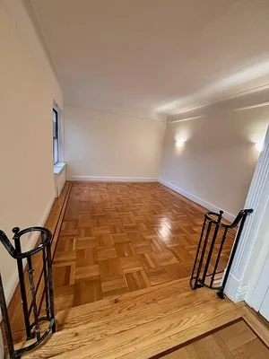 Listing photo 1 of 4