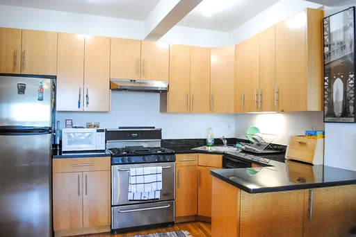 Listing photo 1 of 3