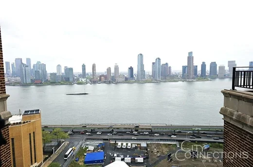 Listing photo 1 of 7