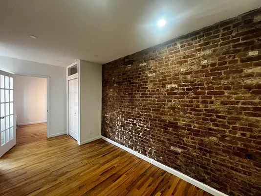 Listing photo 1 of 4