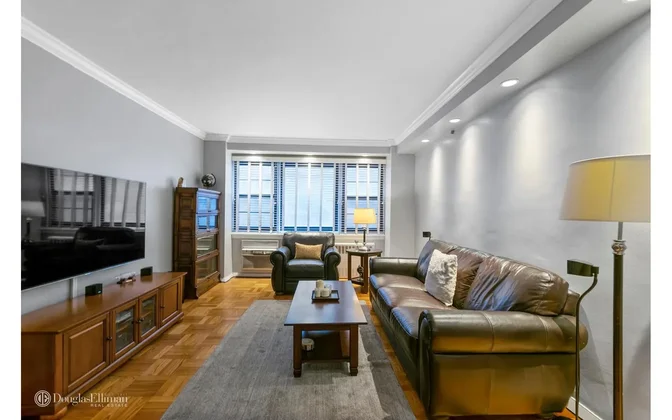 Listing photo 1 of 6