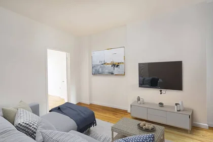 Listing photo 1 of 3