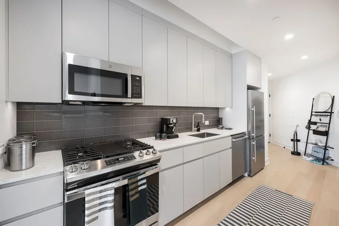 Listing photo 1 of 20