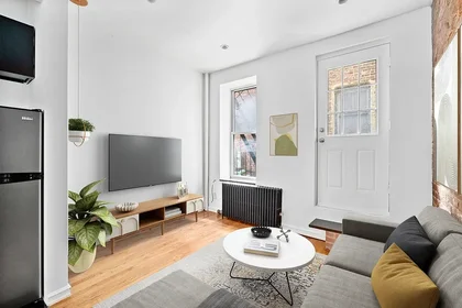 Listing photo 1 of 5