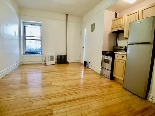 Listing photo 1 of 3