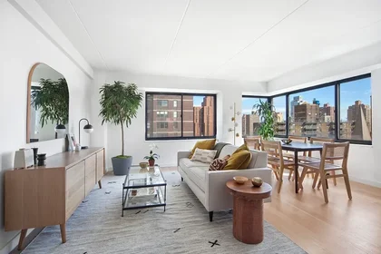 Listing photo 1 of 8