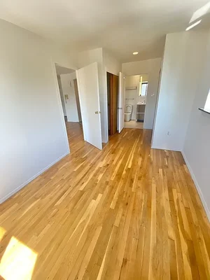 Listing photo 1 of 4