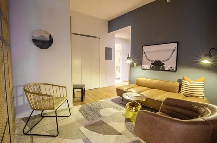 Listing photo 1 of 9