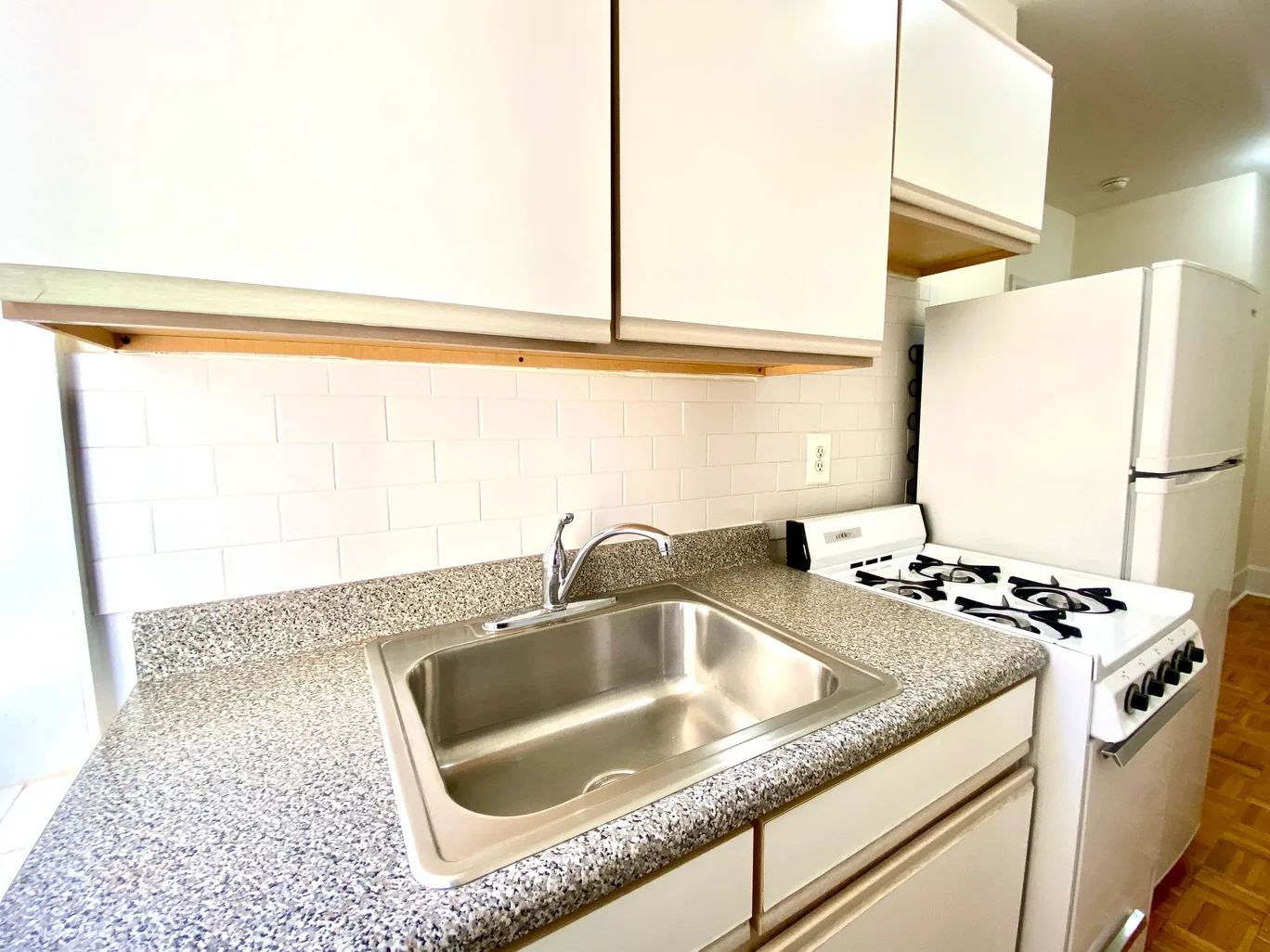 Listing photo 1 of 4