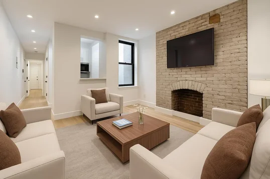 Listing photo 1 of 10