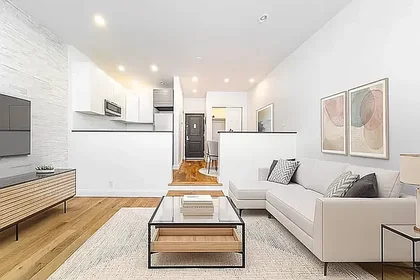 Listing photo 1 of 4