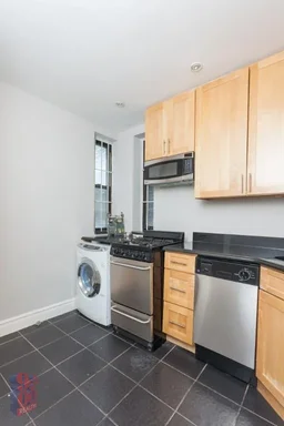 Listing photo 1 of 6