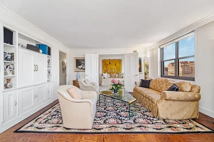 Listing photo 1 of 4