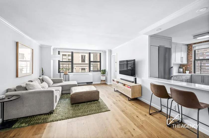 Listing photo 1 of 12