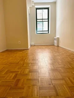 Listing photo 1 of 3