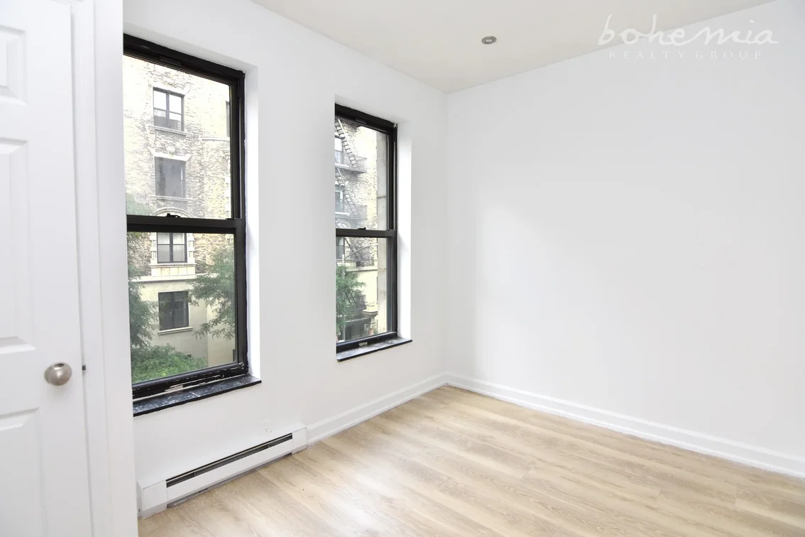 Listing photo 1 of 11