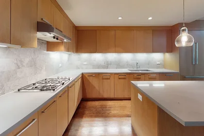 Listing photo 1 of 8