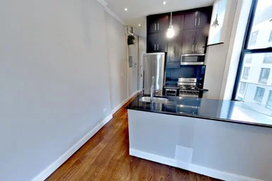 Listing photo 1 of 8