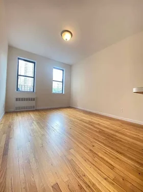 Listing photo 1 of 4