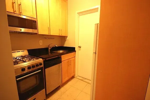 Listing photo 1 of 4