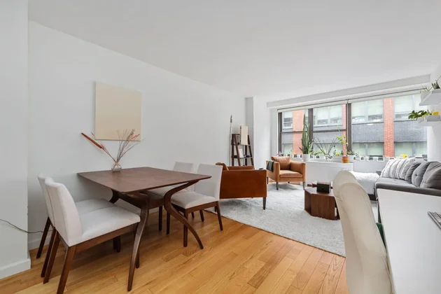 Listing photo 1 of 9