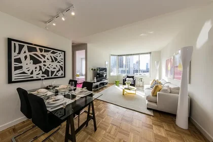 Listing photo 1 of 7