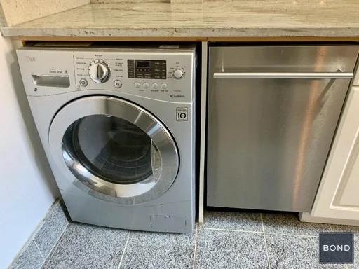 Listing photo 1 of 8