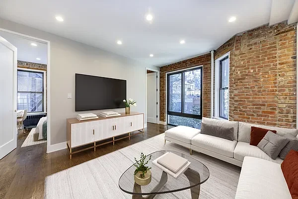 Listing photo 1 of 4