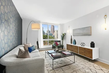 Listing photo 1 of 4