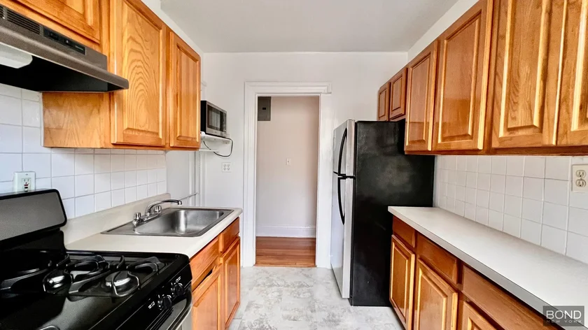 Listing photo 1 of 7