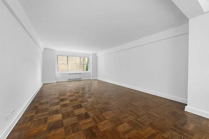 Listing photo 1 of 8