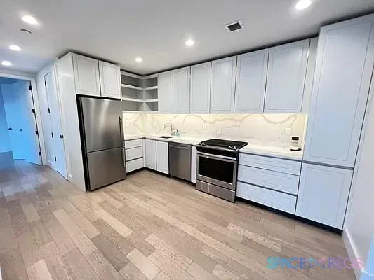 Listing photo 1 of 16