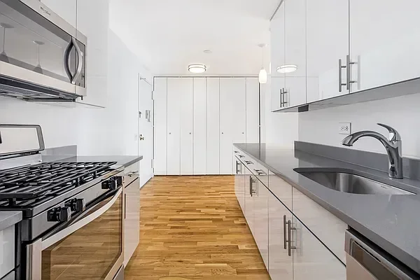 Listing photo 1 of 11