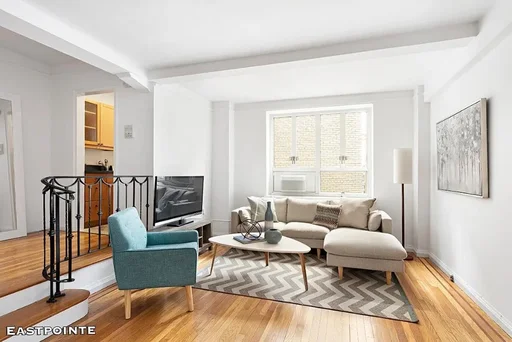 Listing photo 1 of 8