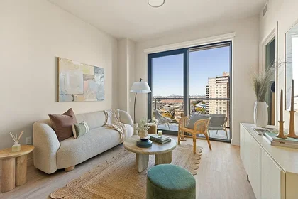 Listing photo 1 of 8