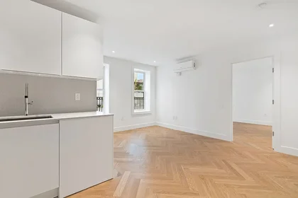 Listing photo 1 of 8