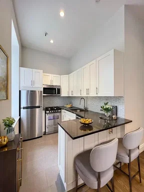 Listing photo 1 of 10