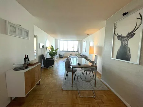 Listing photo 1 of 9