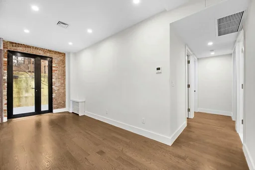 Listing photo 1 of 19