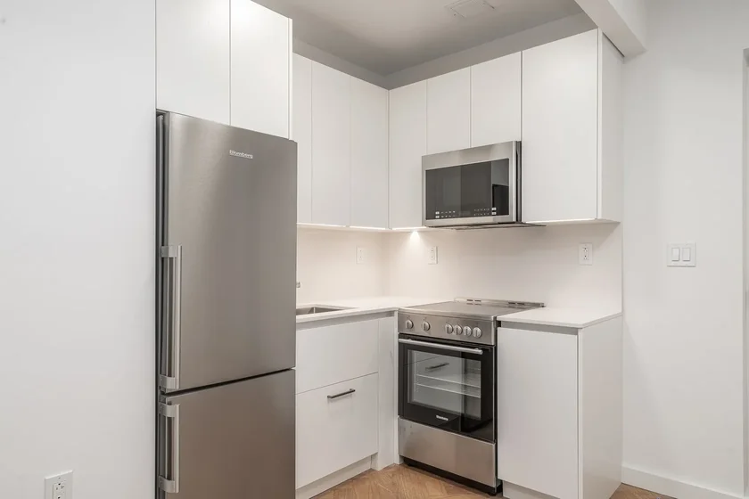 Listing photo 1 of 6