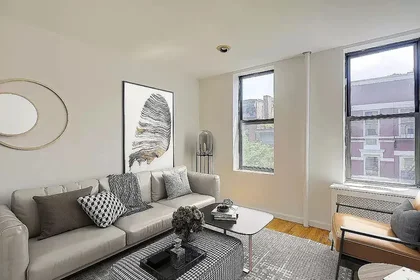 Listing photo 1 of 4