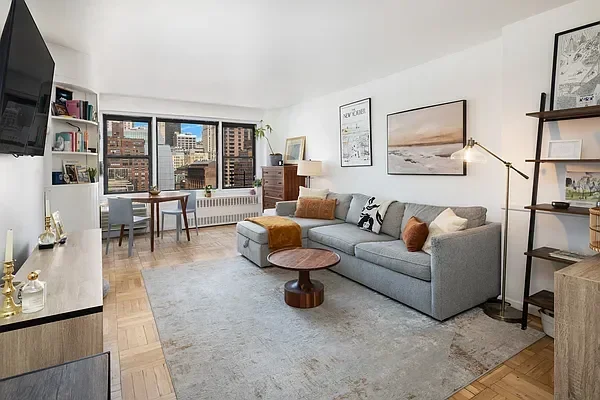 Listing photo 1 of 6