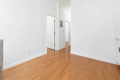 Listing photo 1 of 5