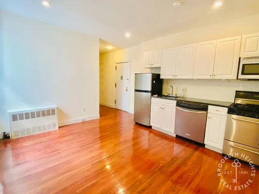 Listing photo 1 of 7