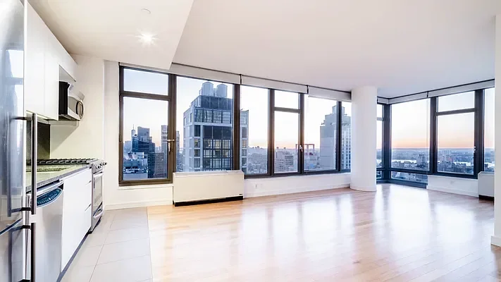 Listing photo 1 of 11