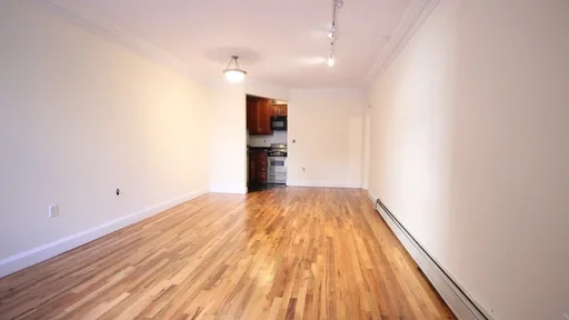 Listing photo 1 of 6