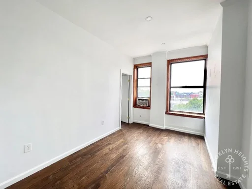 Listing photo 1 of 7