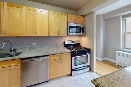 Listing photo 1 of 5