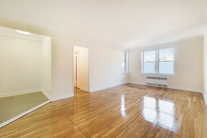 Listing photo 1 of 4