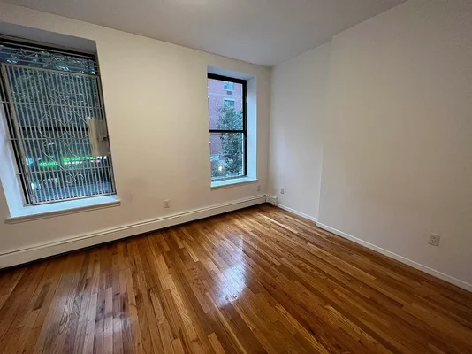 Listing photo 1 of 5